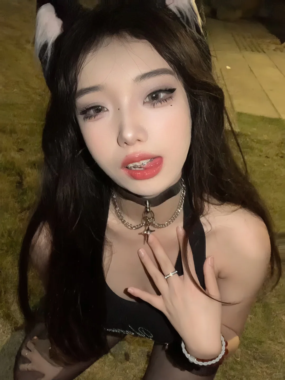 左滑看小猫变装