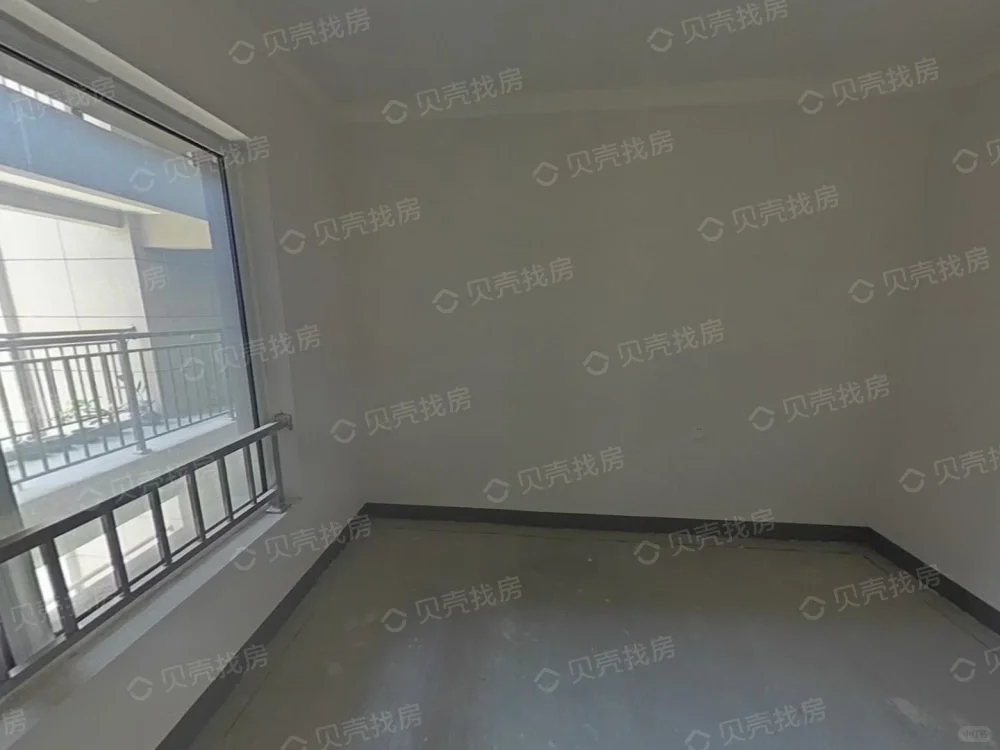 邯郸复兴区荣盛城一卖房，84万 包过户有车位