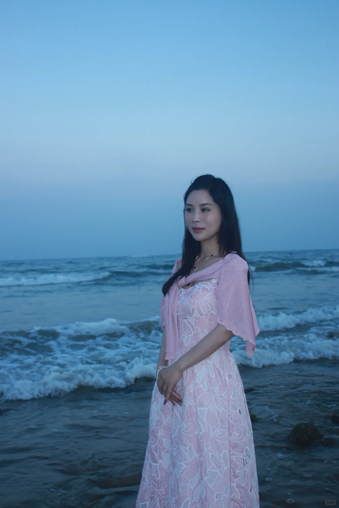 姐姐墨镜下有一双如丝媚眼