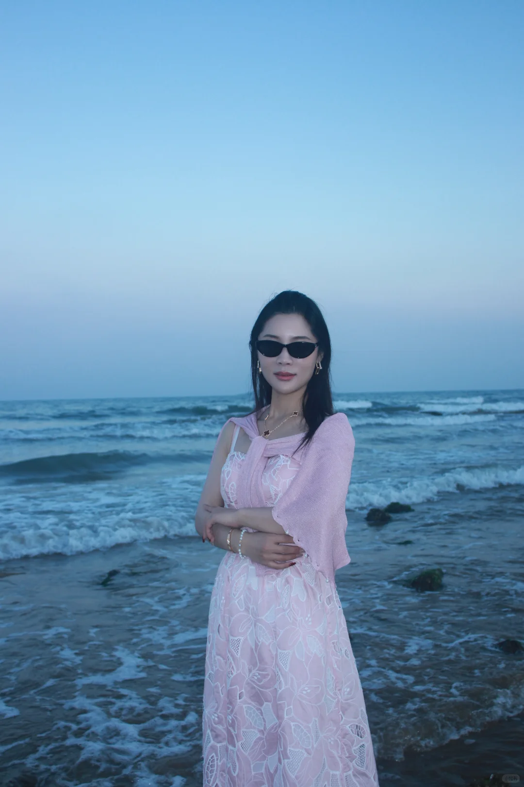 姐姐墨镜下有一双如丝媚眼