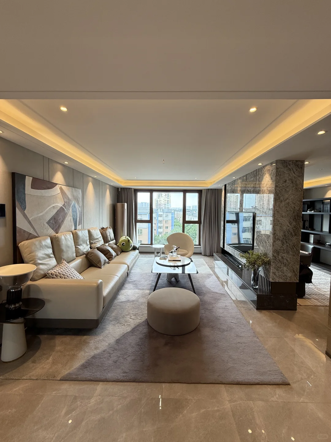 电梯洋房🏡顶楼出租，220㎡ 三室两卫 带阳台