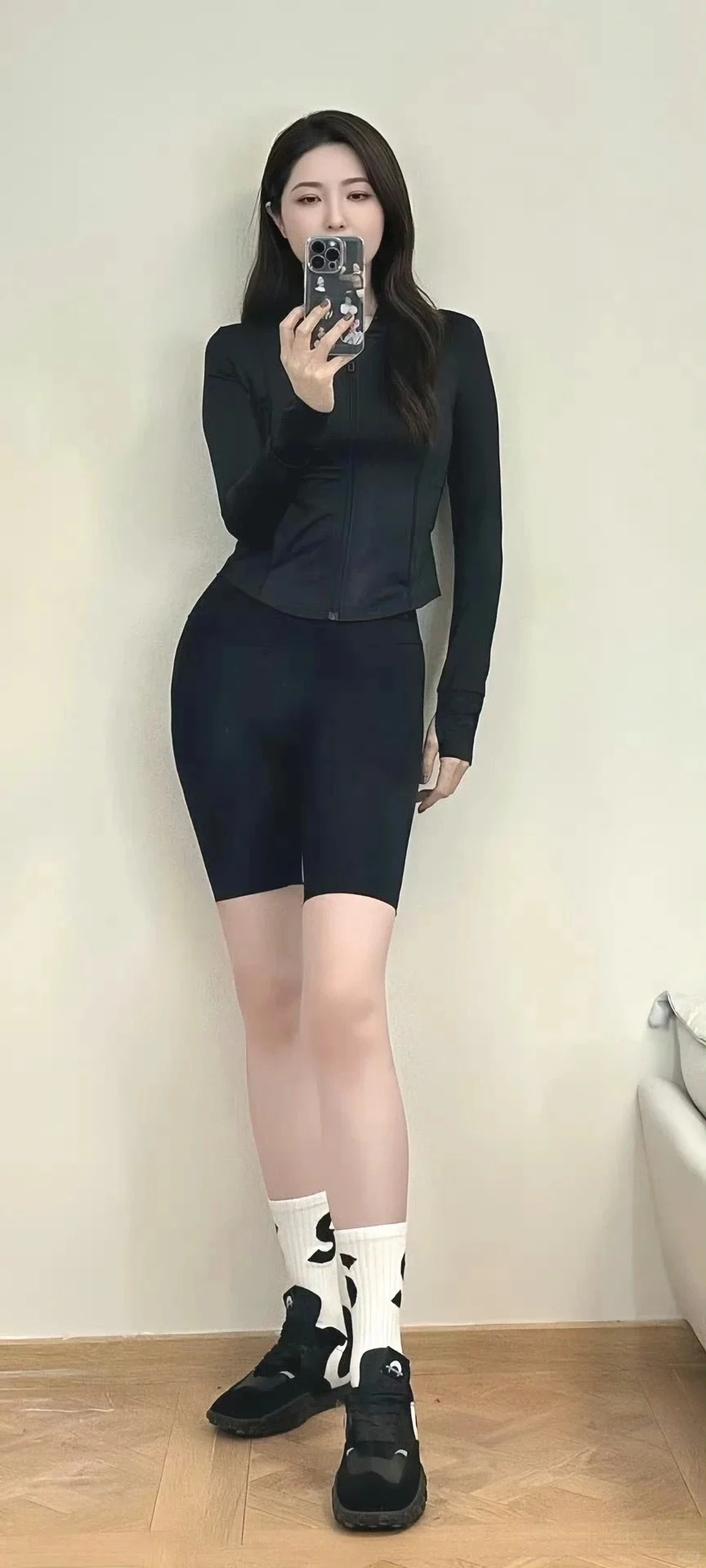 曾黎穿紧身运动小短裤，饱满紧致，丰腴身材绝