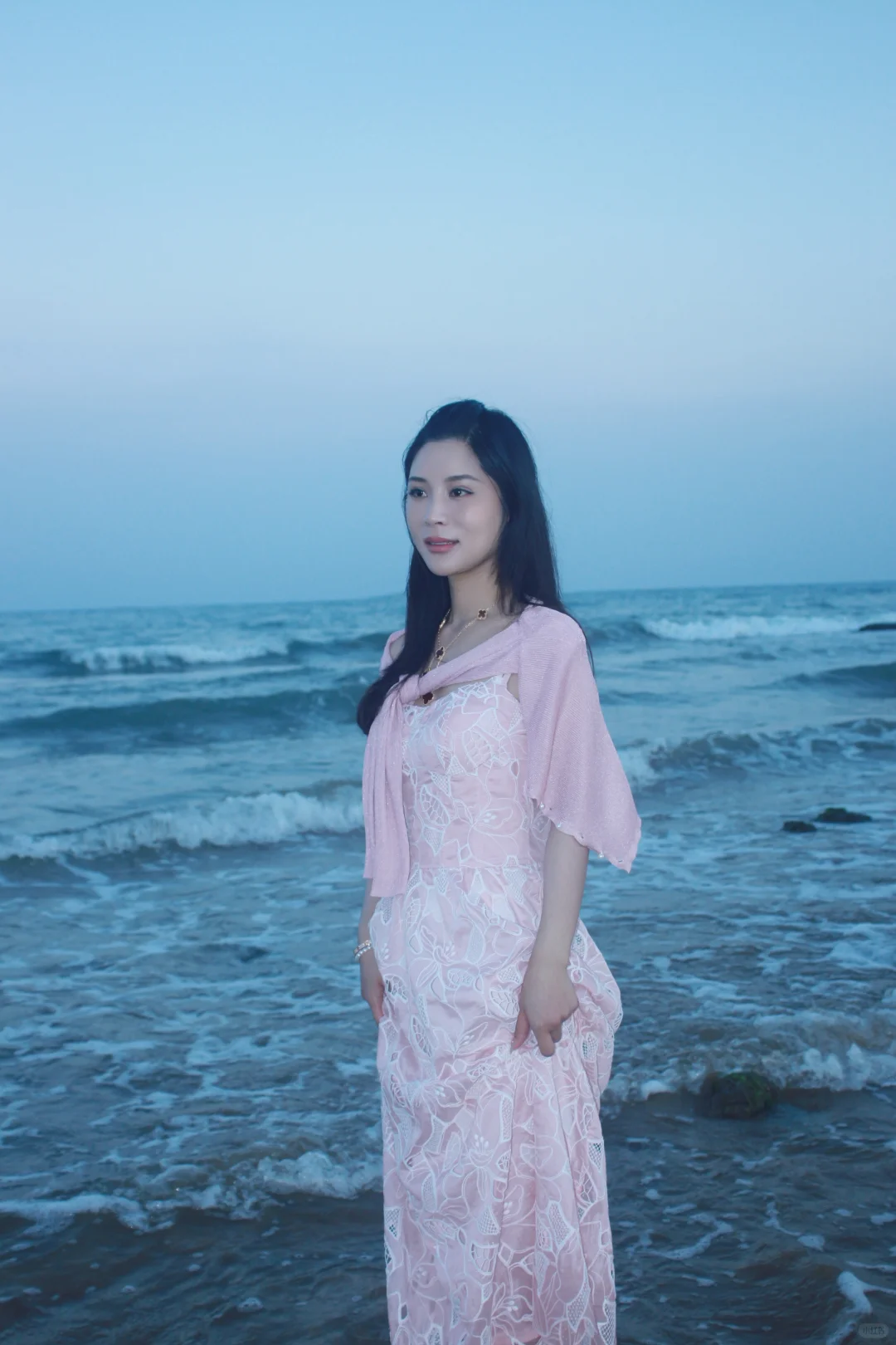 姐姐墨镜下有一双如丝媚眼