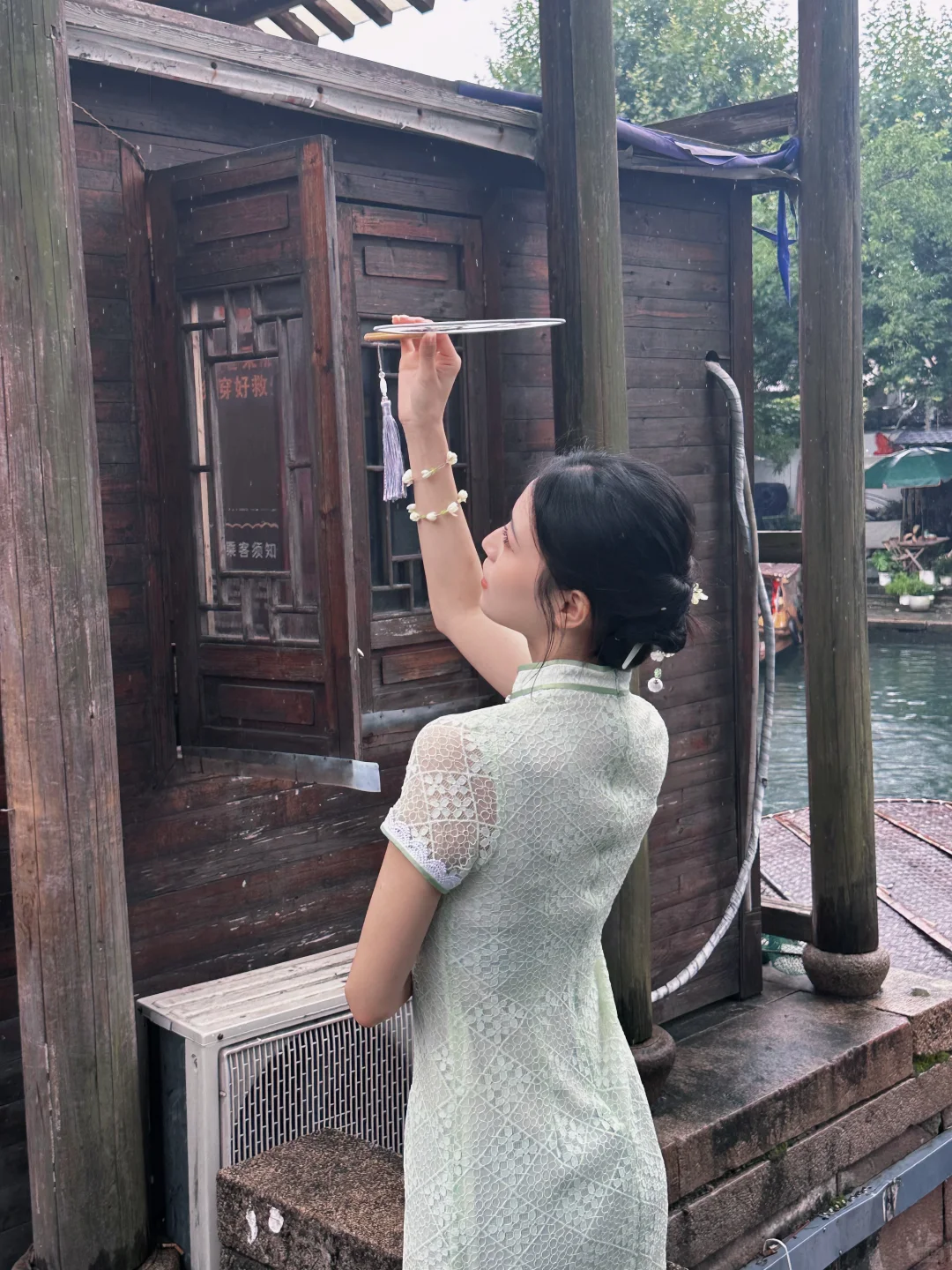 对旗袍的偏爱都写在脸上～