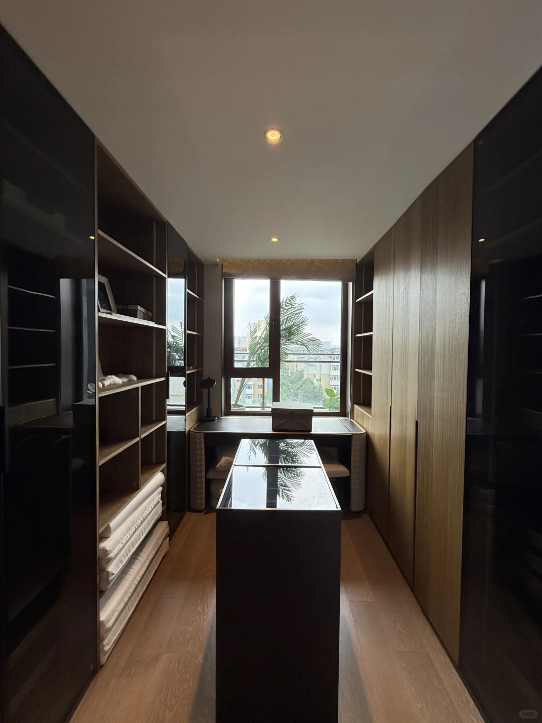 电梯洋房🏡顶楼出租，220㎡ 三室两卫 带阳台