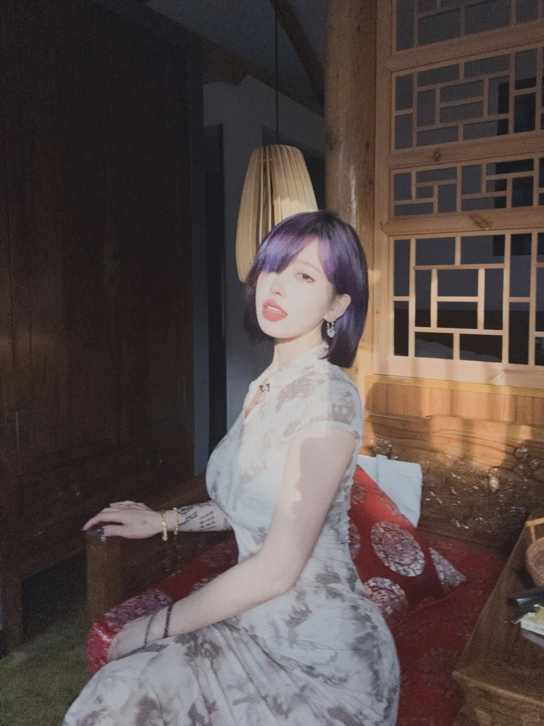 初见她时媚眼如丝