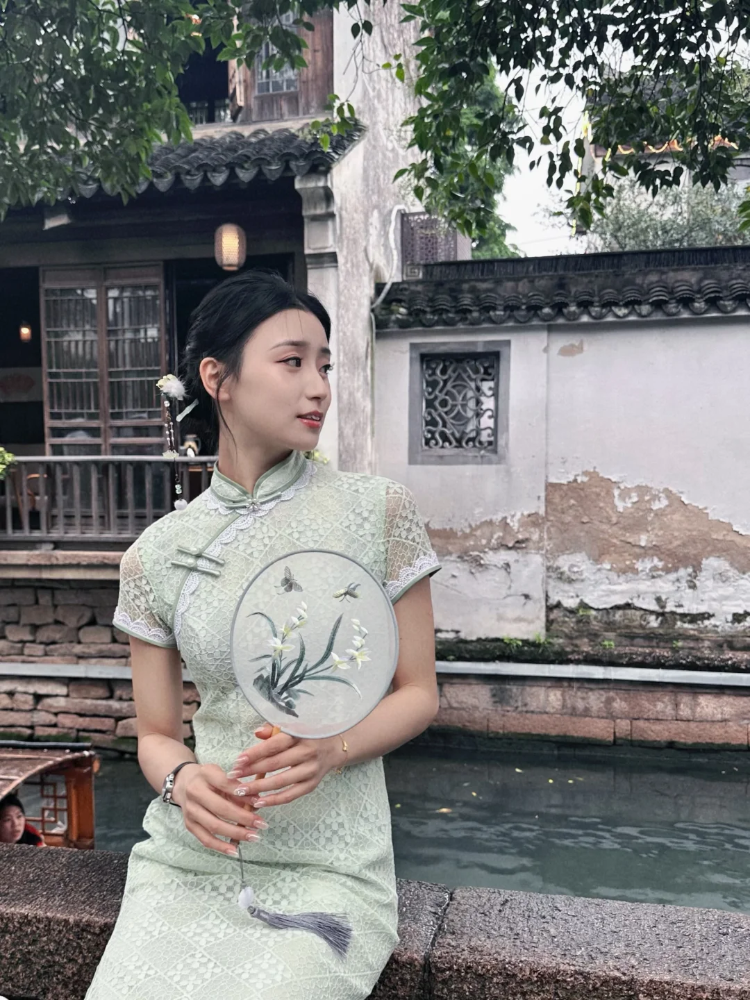 对旗袍的偏爱都写在脸上～
