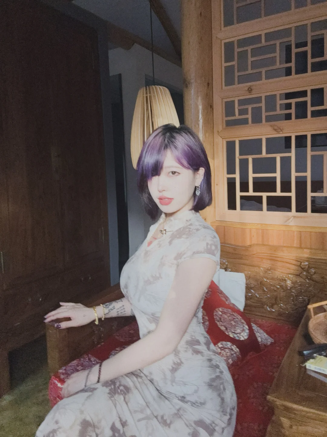 初见她时媚眼如丝