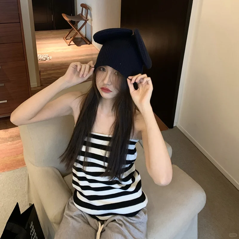黑白条纹针织抹胸背心，夏日辣妹必备！