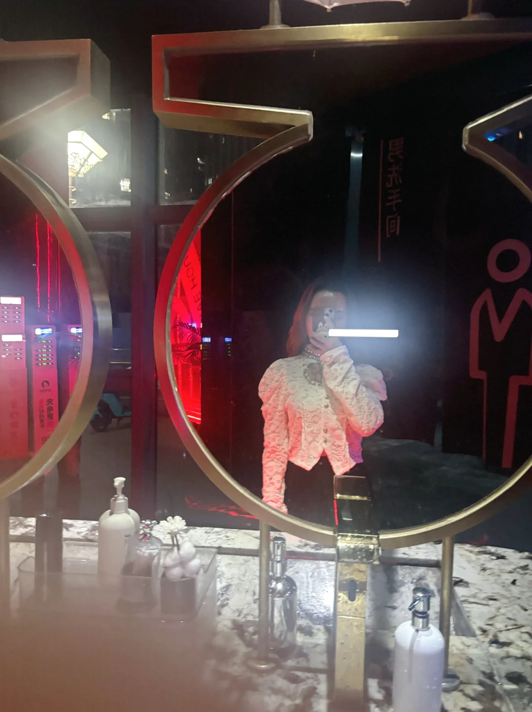 左滑看美女