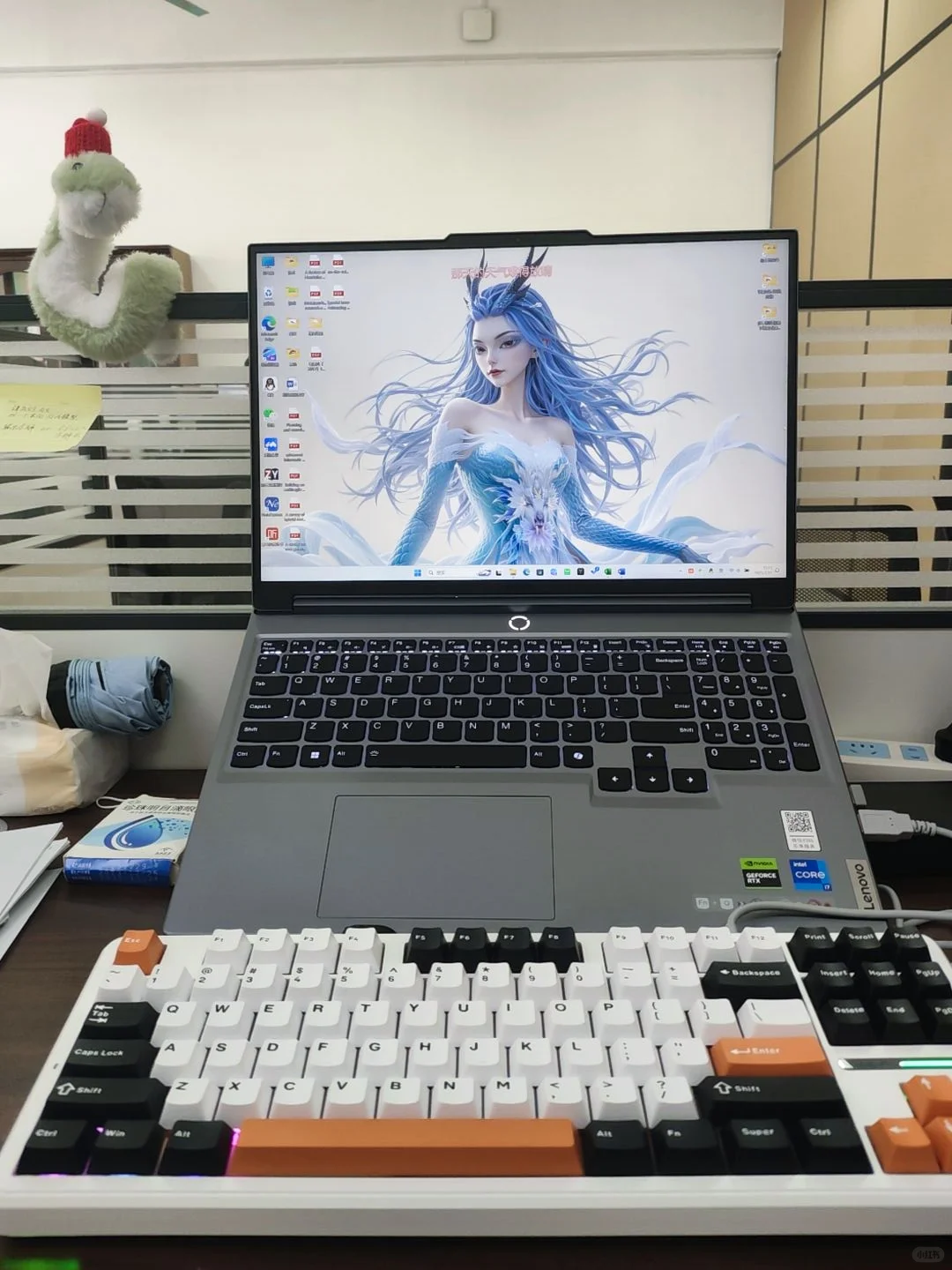 想看看硕博的工位和电脑壁纸
