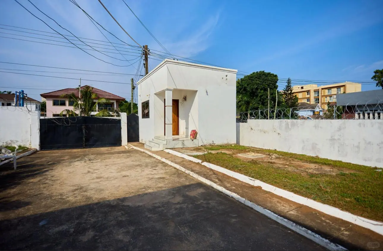 阿克拉大house 出售 100万美元