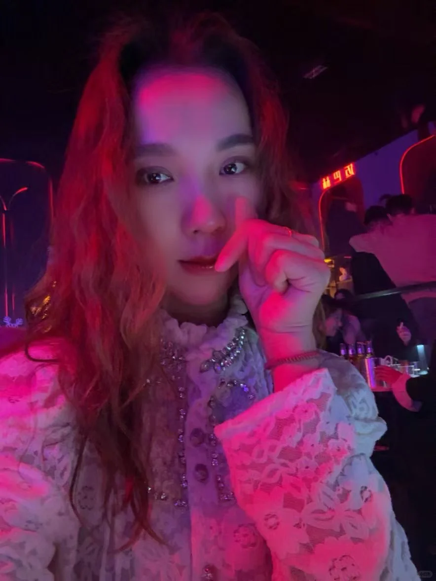 左滑看美女