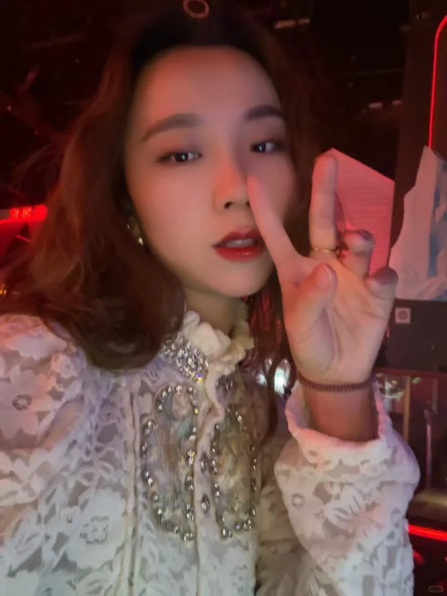 左滑看美女