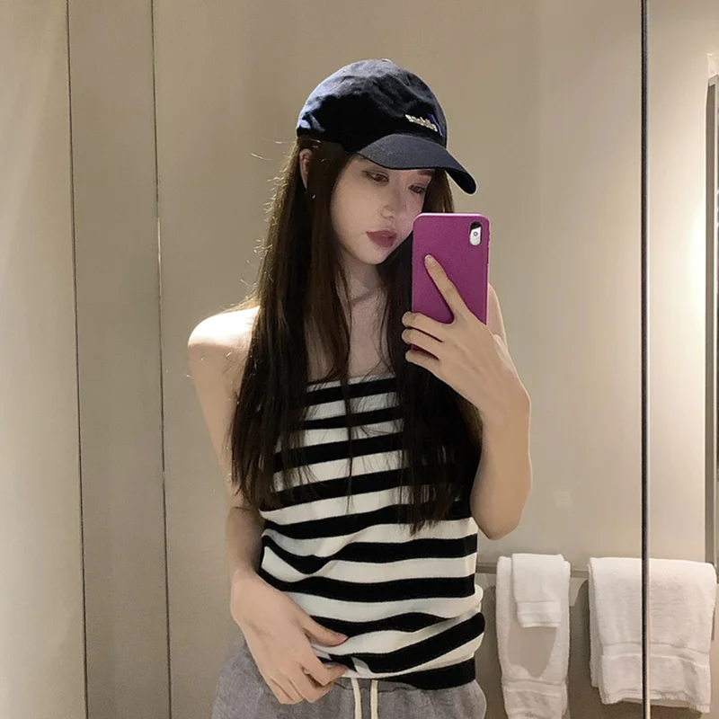 黑白条纹针织抹胸背心，夏日辣妹必备！