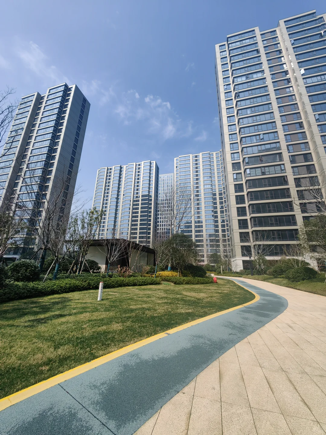 毫无设计感的架空层
