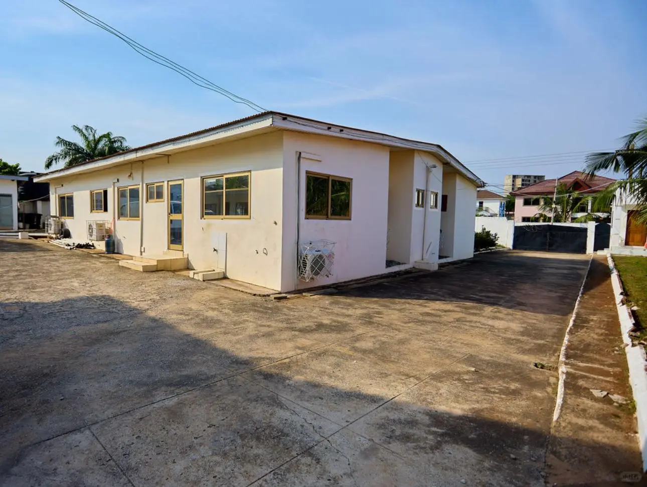 阿克拉大house 出售 100万美元