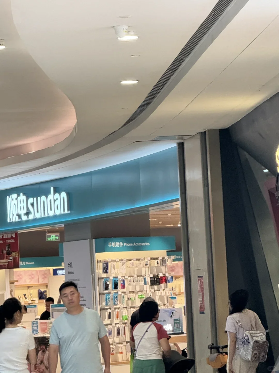 大家发现没，高端CBD写字楼里面基本没孕妇