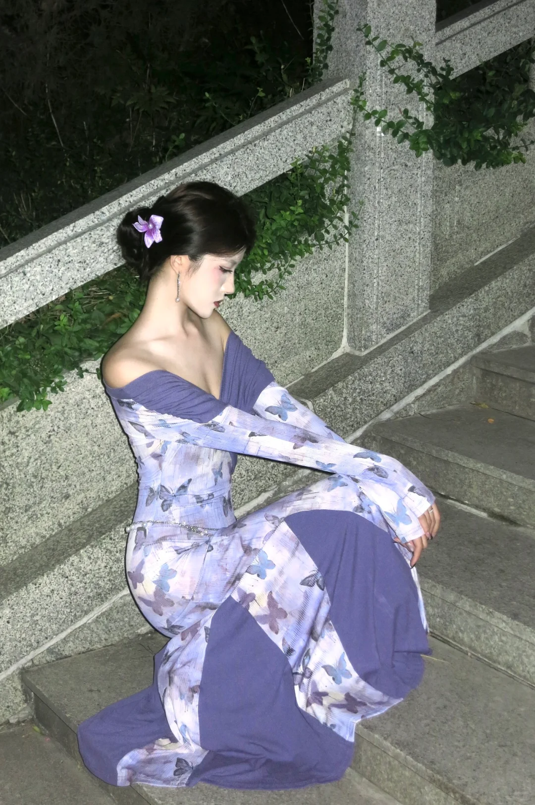 一只妖艳的紫色蝴蝶🦋