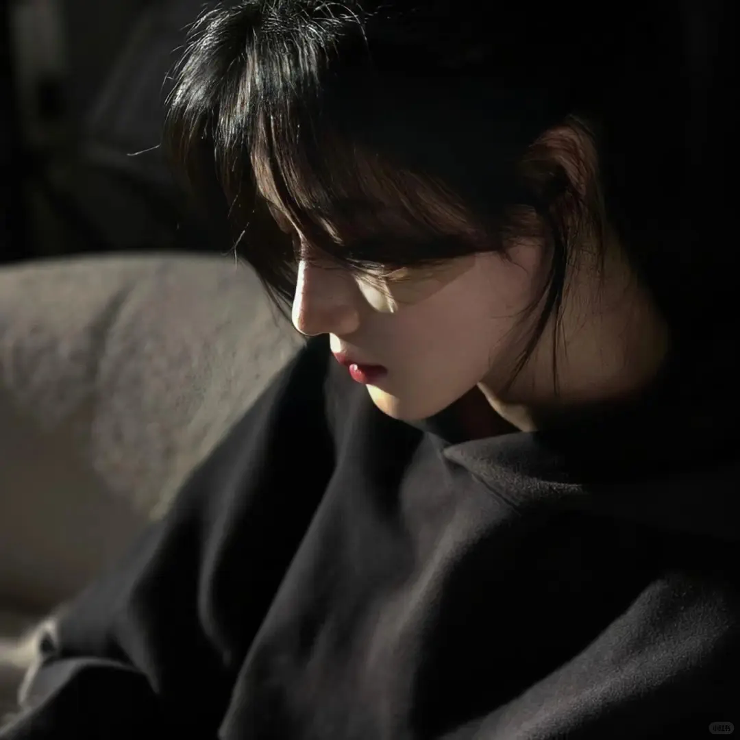 𝑾𝒆𝑪𝒉𝒂𝒕女头丨高级感侧脸女神头像