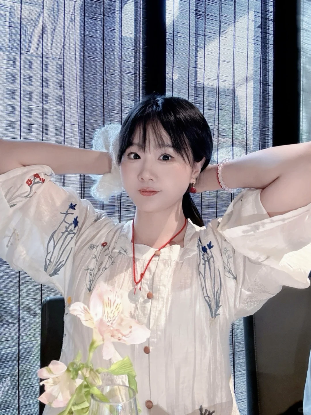 她如一抹月光白
