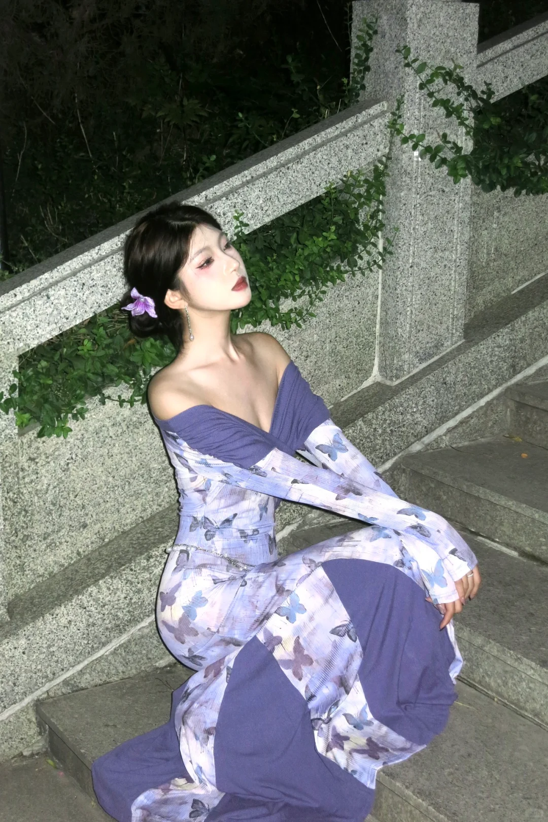 一只妖艳的紫色蝴蝶🦋