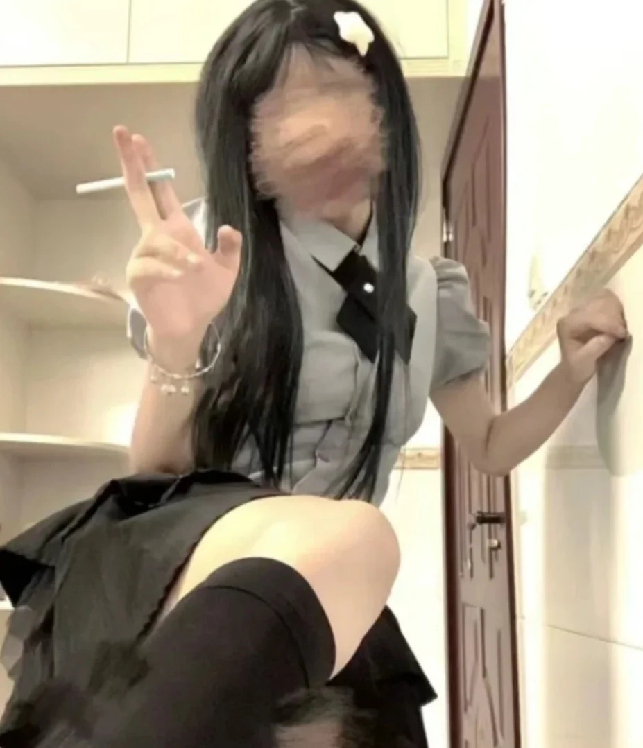帅死前任的拍照姿势