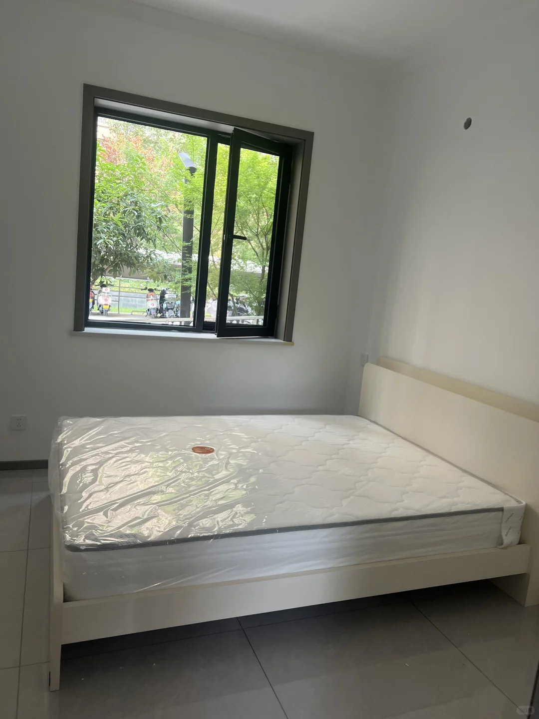 秦都区珠泉路丽彩东屿阁，新房首次出租