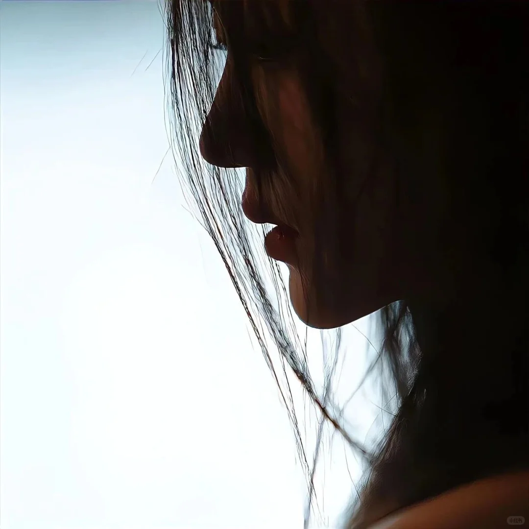 𝑾𝒆𝑪𝒉𝒂𝒕女头丨高级感侧脸女神头像