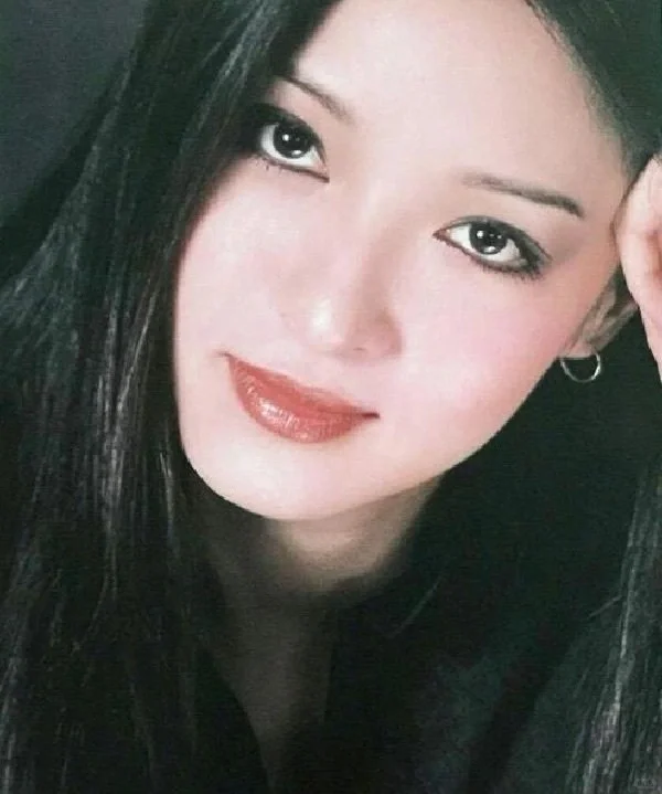 眉目如画是亚洲女孩的捷径