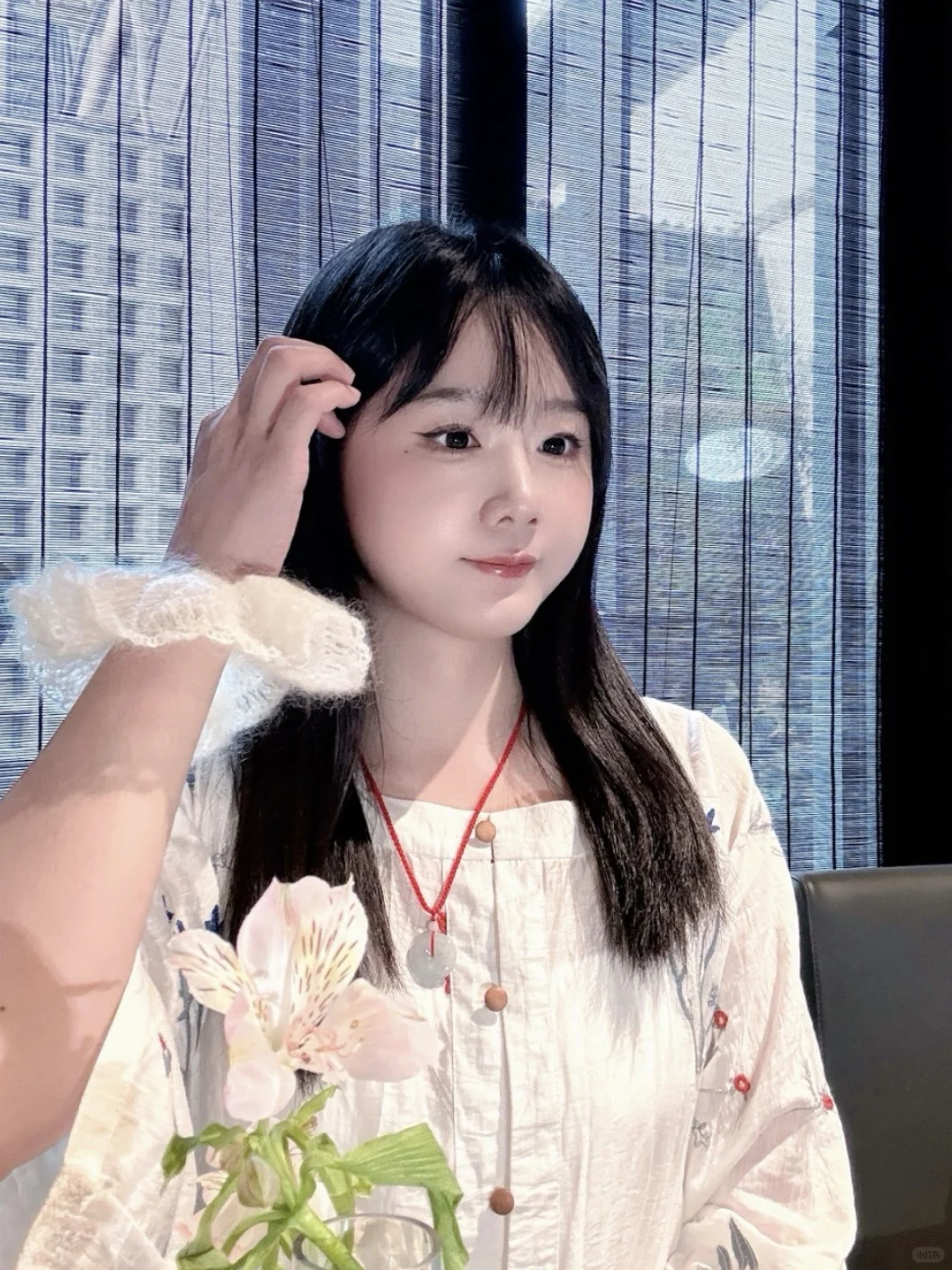 她如一抹月光白