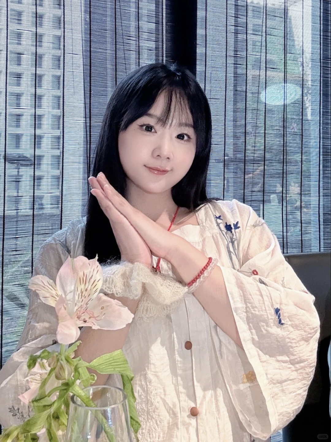 她如一抹月光白