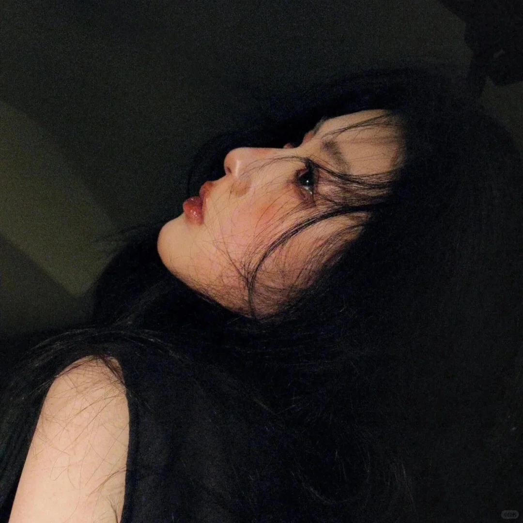 𝑾𝒆𝑪𝒉𝒂𝒕女头丨高级感侧脸女神头像