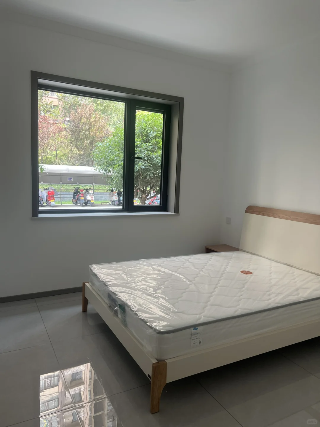 秦都区珠泉路丽彩东屿阁，新房首次出租