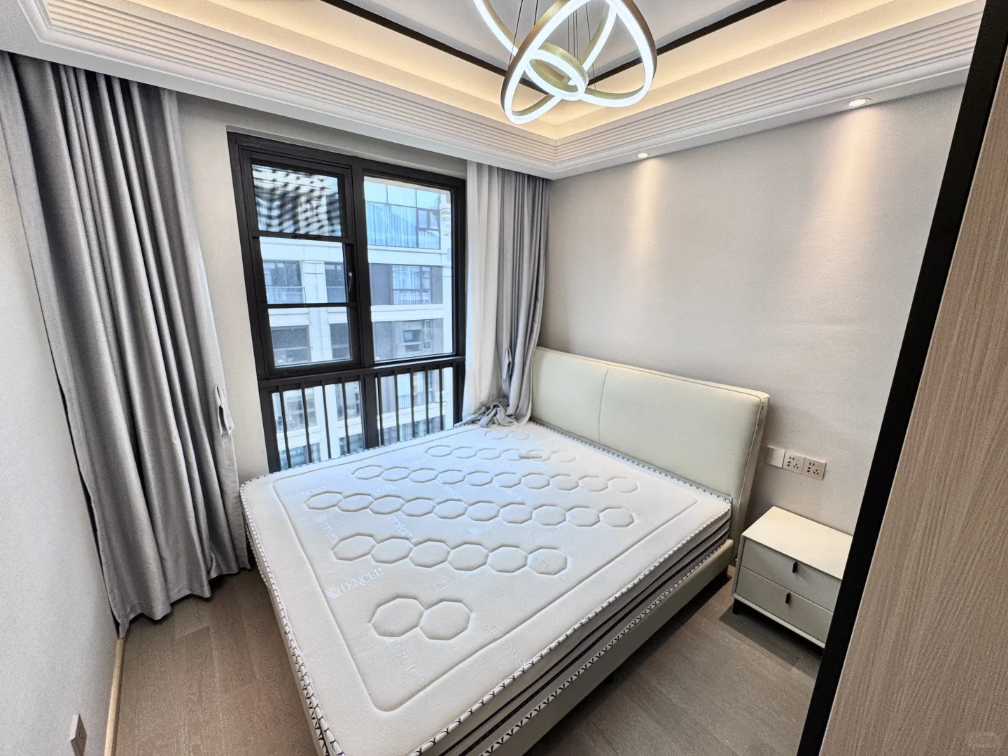 海东俊园二期，花园洋房 🏠4000