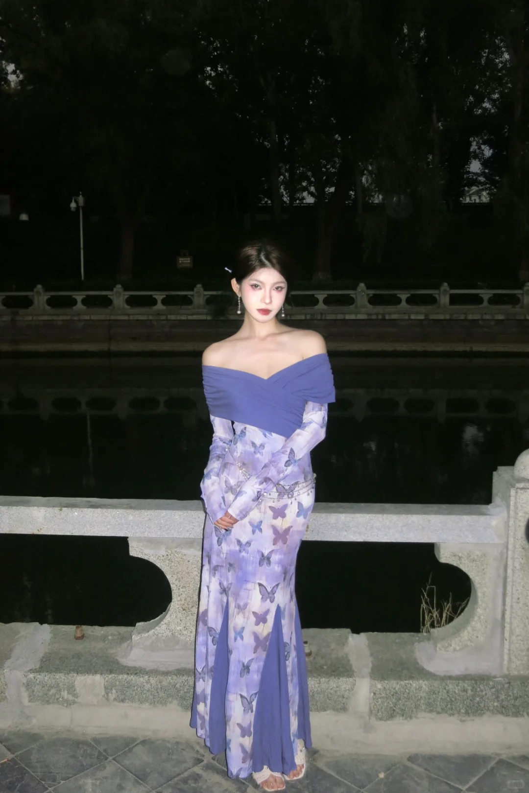 一只妖艳的紫色蝴蝶🦋