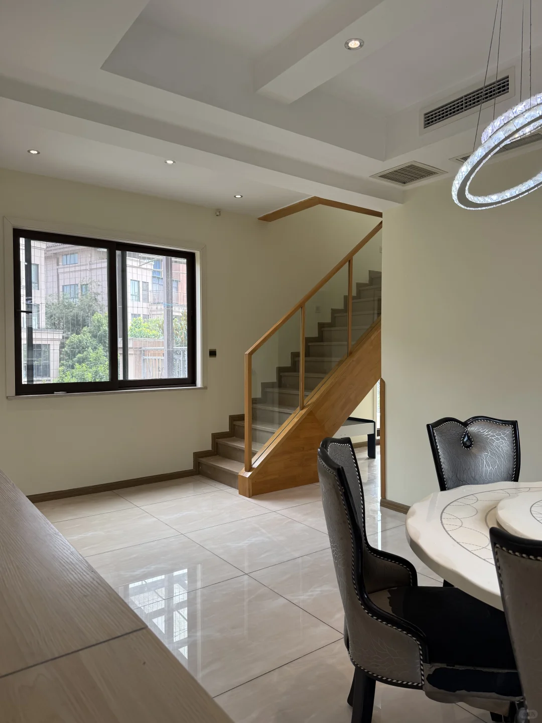 大学城🏡：847天，顶跃露台洋房，这次165万！