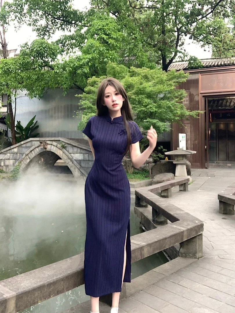 南阳夏季赫本风藏蓝色新中式改良旗袍长裙