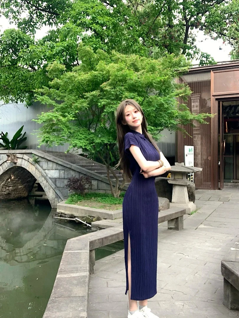 南阳夏季赫本风藏蓝色新中式改良旗袍长裙