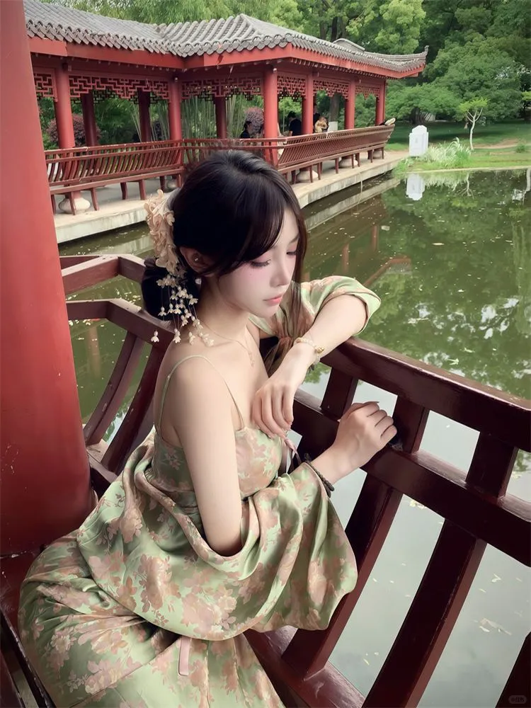 好美啊，复古旗袍裙