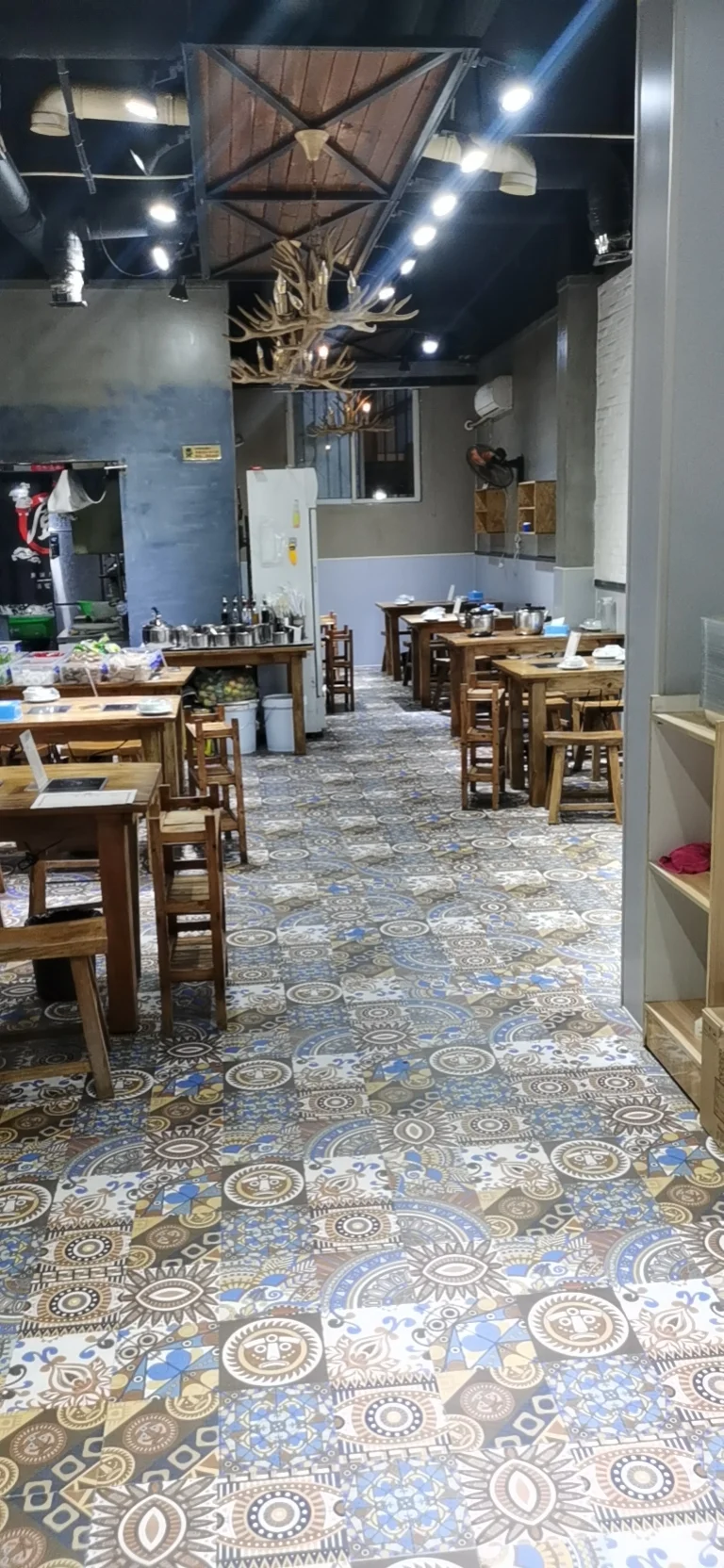 餐饮门面转让，周边多社区环绕，接手即可经营