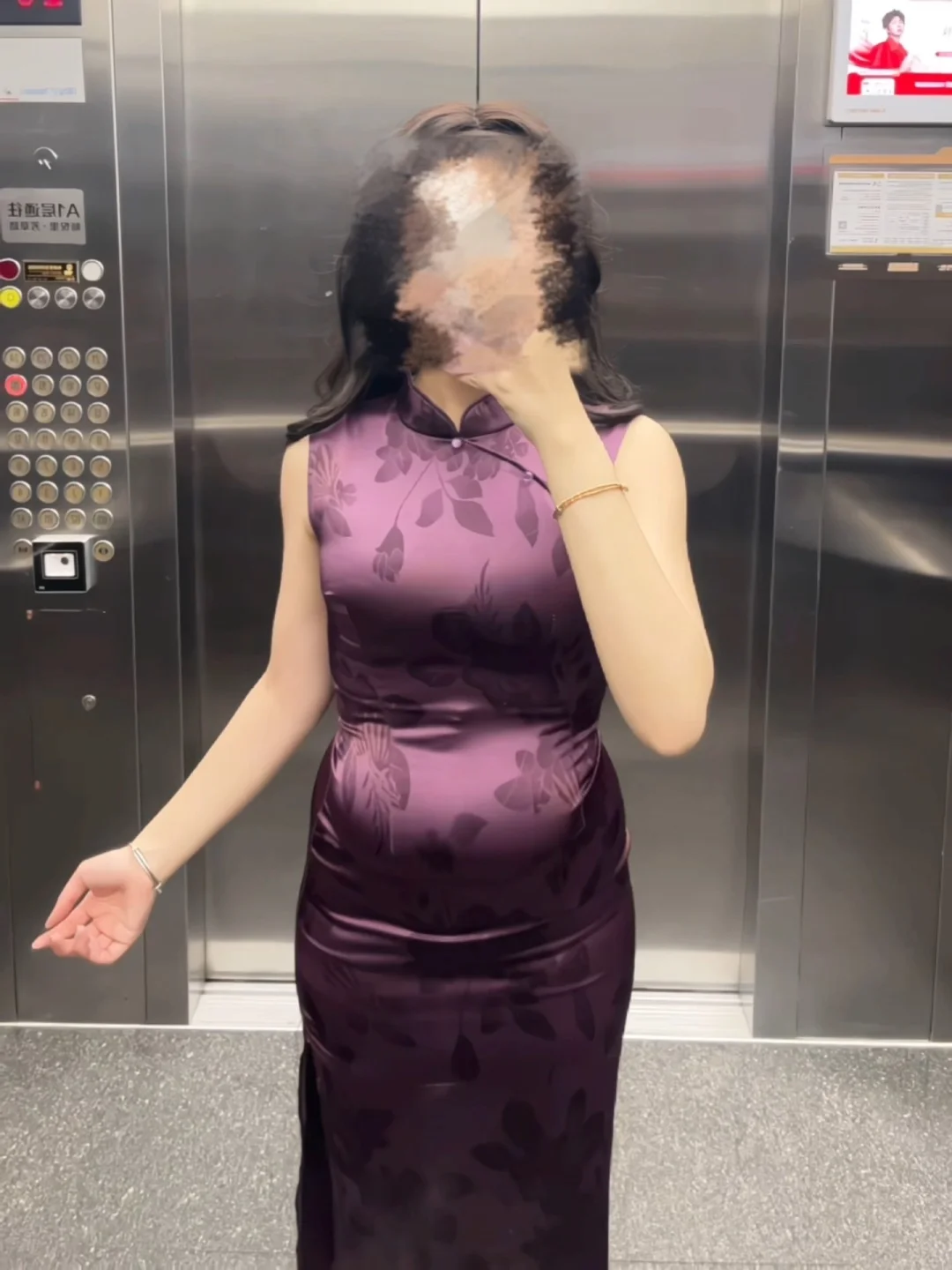 谁说有肚子穿旗袍好看？这孕味快溢出来了...