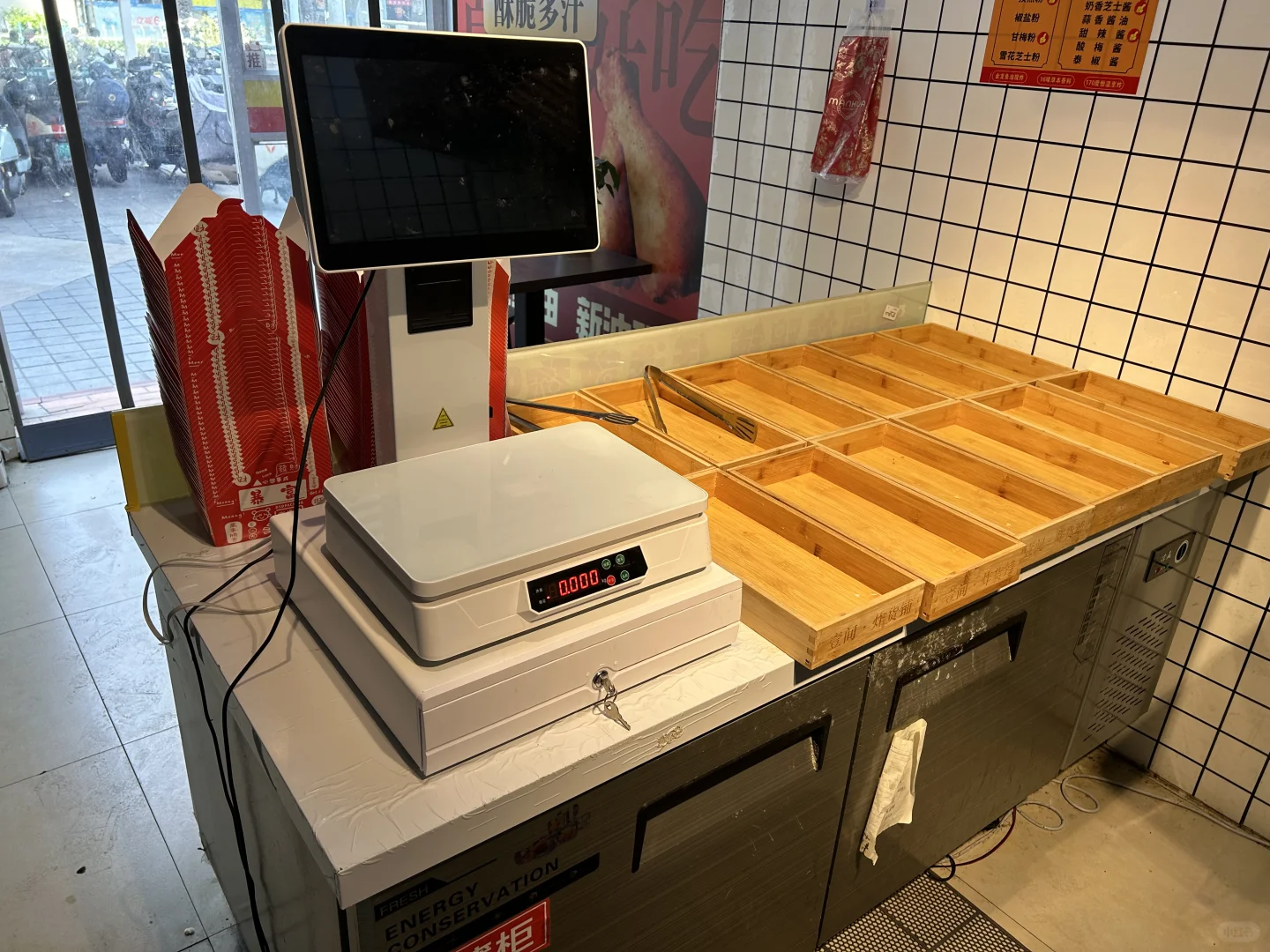 瑶海区炸鸡店转让，客流量大写字楼小区门口