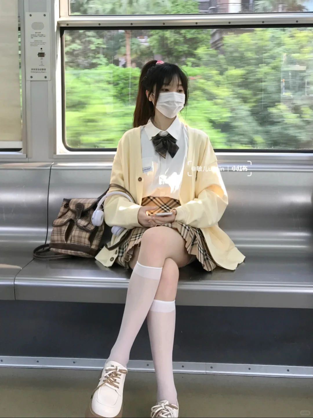 地铁上的小软妹 这身好奶呀～🧀