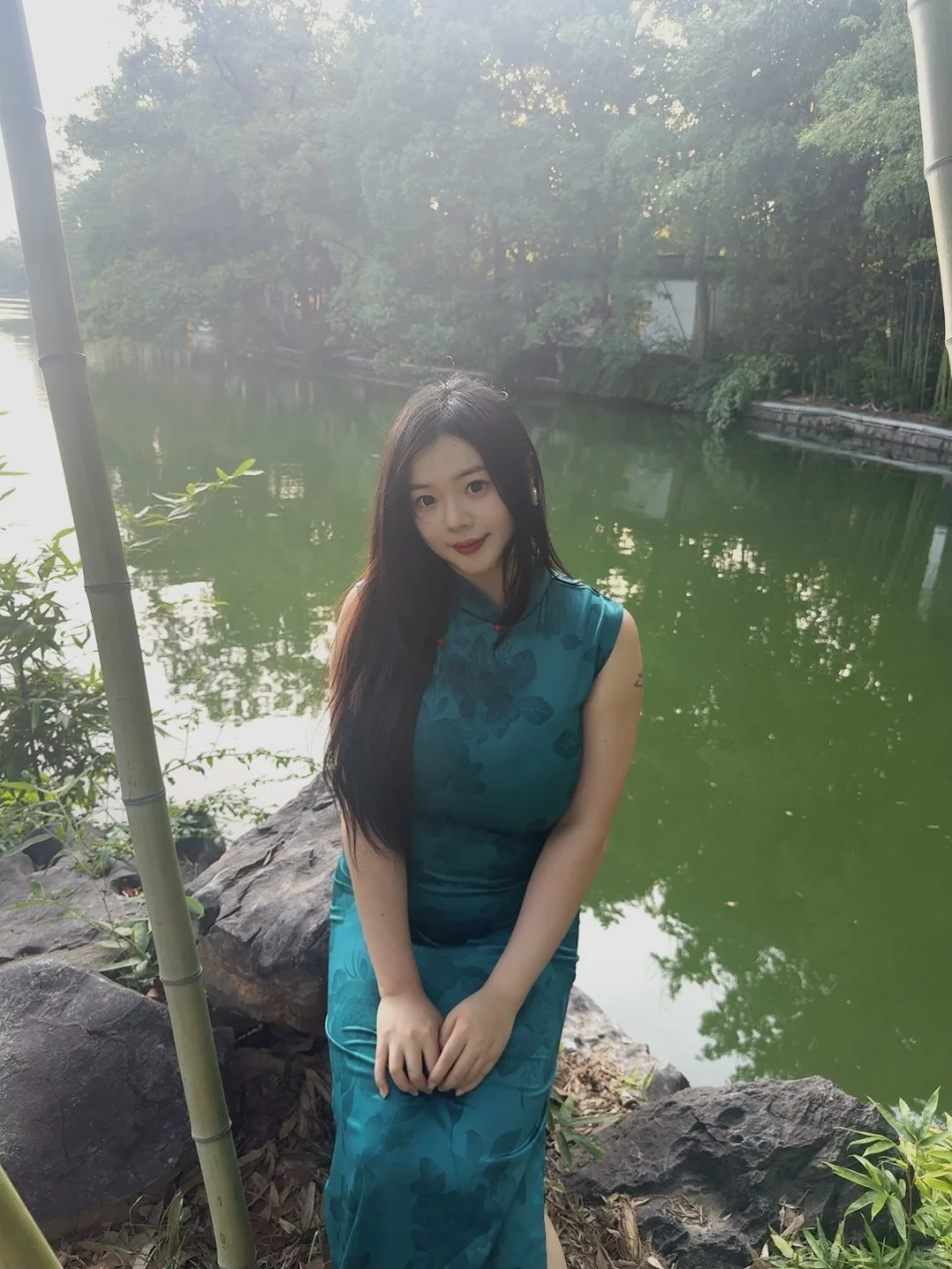 丰腴美人穿旗袍