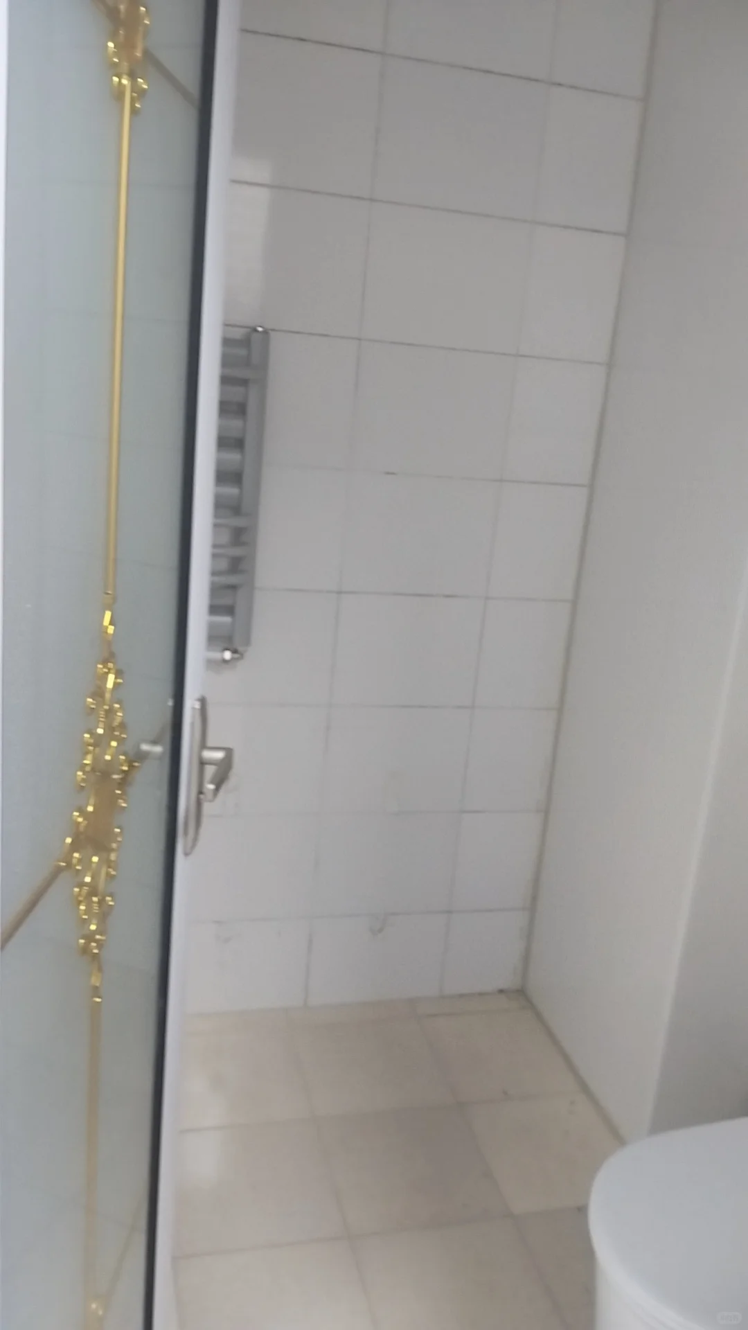 楼房出租，落地窗大阳台，新装修新家具