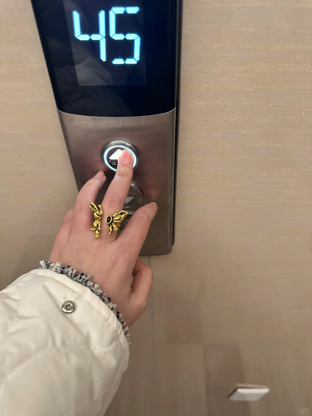 现在小高层的电梯真快