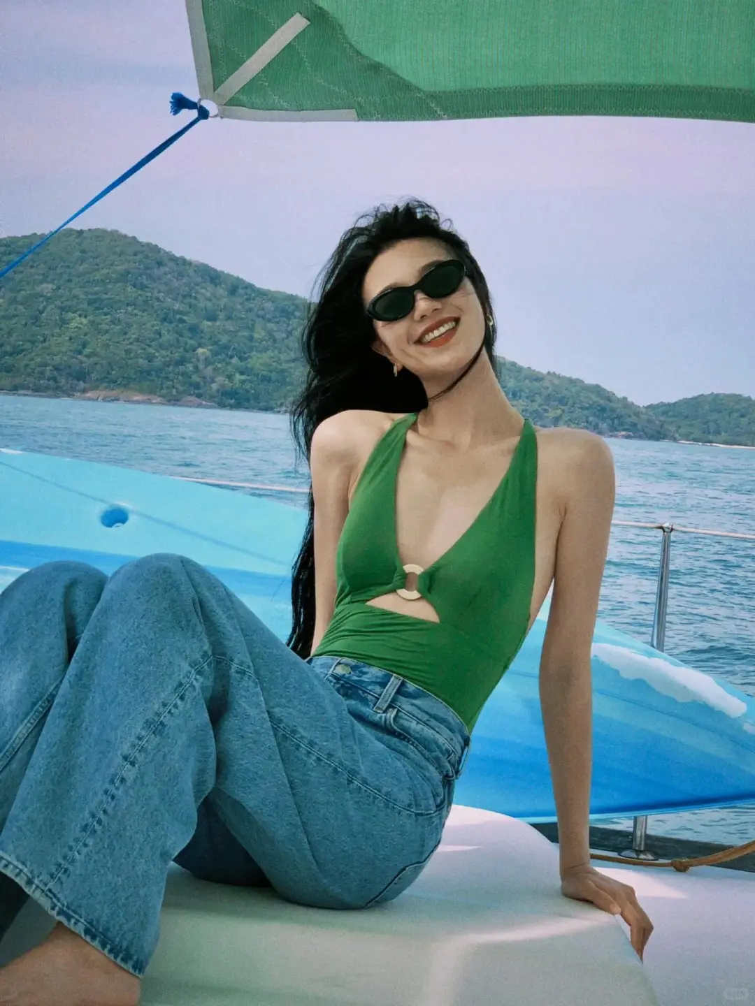 海上逐风🌊｜这件绿泳衣美出新高度