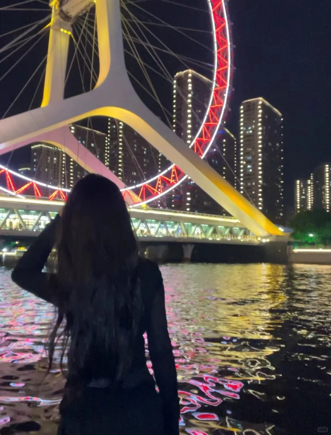 人家狮子女长得都又高，又瘦又御姐。