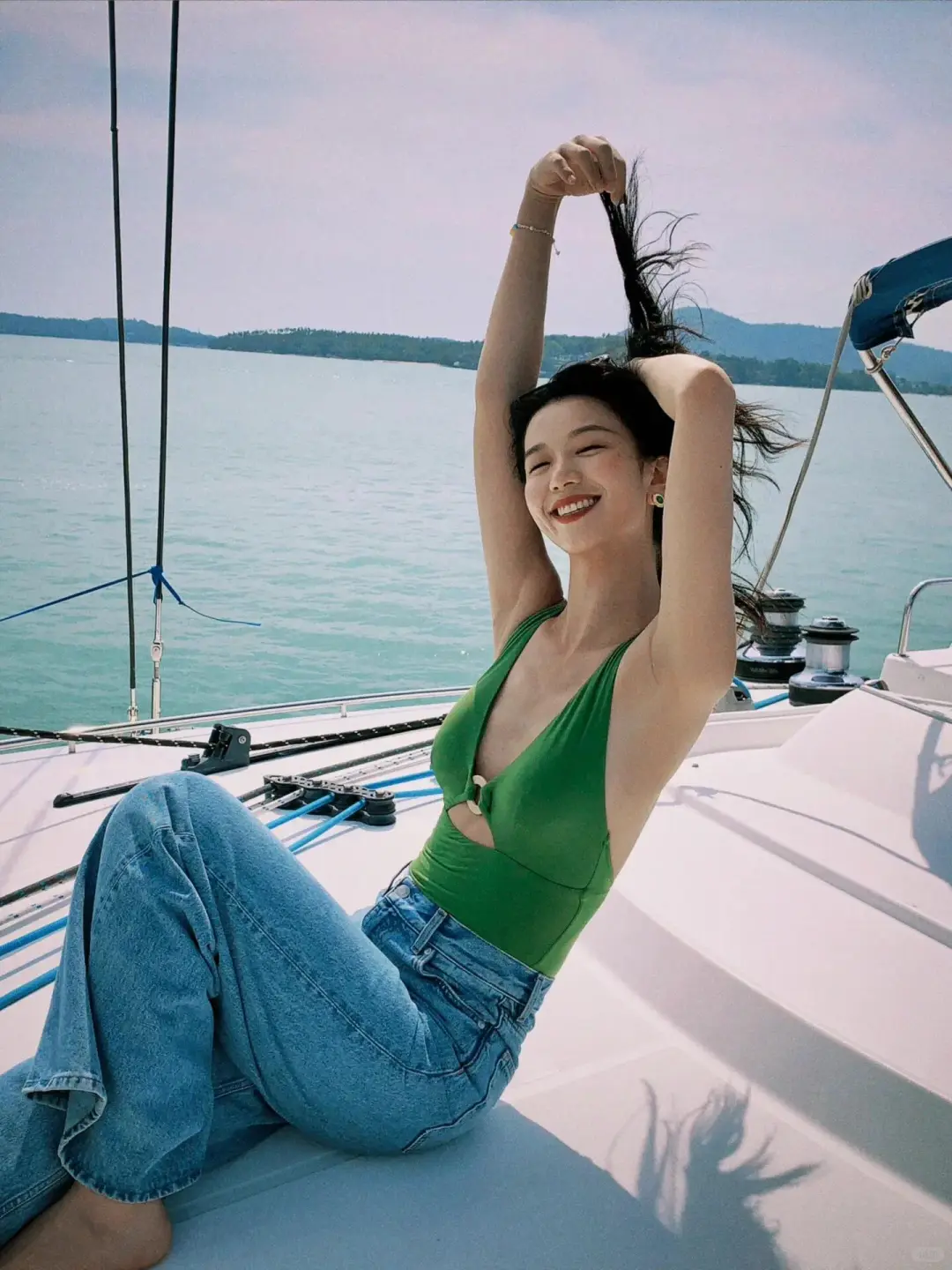 海上逐风🌊｜这件绿泳衣美出新高度
